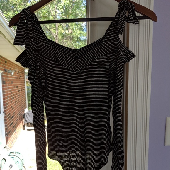 Striped, off-the-shloulder bodysuit - Picture 3 of 4